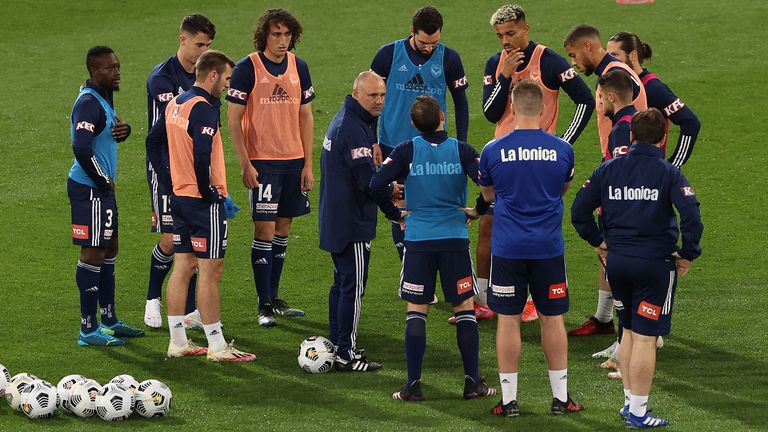 El ex entrenador del Blackburn Rovers Steve Keane durante su mandato como asistente en Melbourne Victory