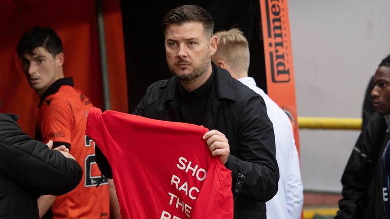 Dundee United manager Tam Courts holds a show racism the red card t-shirt at full time during the cinch Premiership match with Ross County (Photo by Mark Scates / SNS Group)