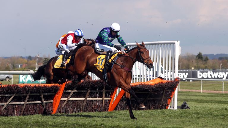Thyme Hill wins at Aintree