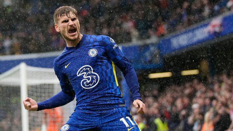 Timo Werner melakukan selebrasi di Chelsea