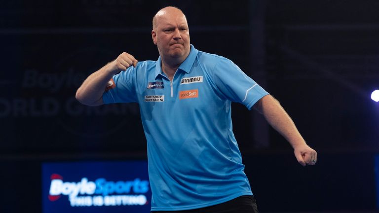 BOYLE SPORTS WORLD GRAND PRIX.MORNINGSIDE AREA,.LEICESTER.PIC;LAWRENCE LUSTIG.ROUND 1.VINCENT VAN DER VOORT V GABRIEL CLEMENS.VINCENT VAN DER VOORT IN ACTION