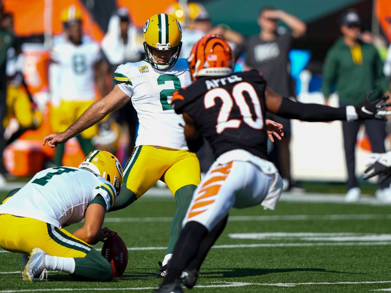 Joe Burrow hospitalized with possible throat contusion after Bengals loss  to Packers