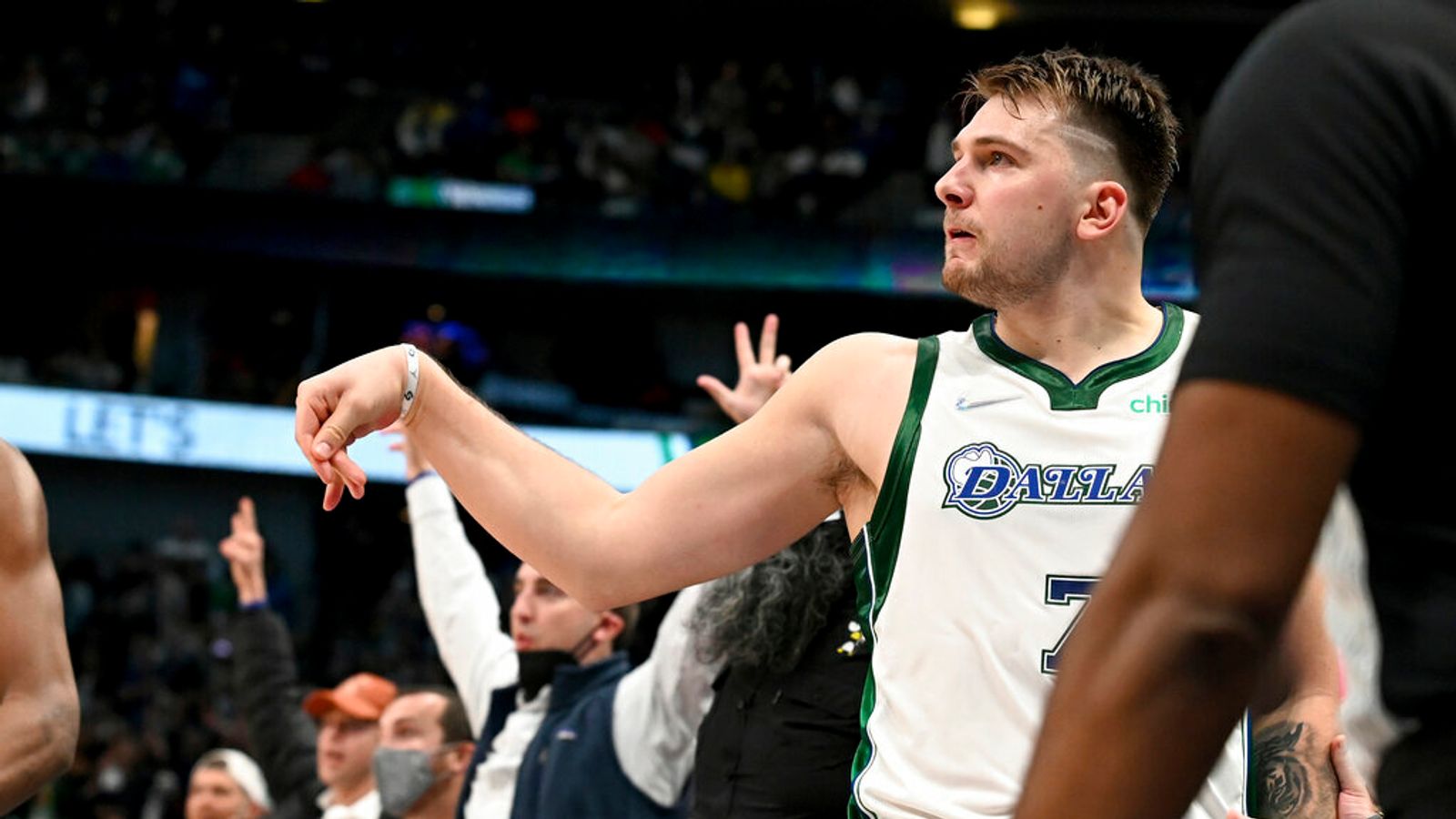 Luka Magic! Doncic's Game-winning Buzzer-beater | NBA News | Sky Sports