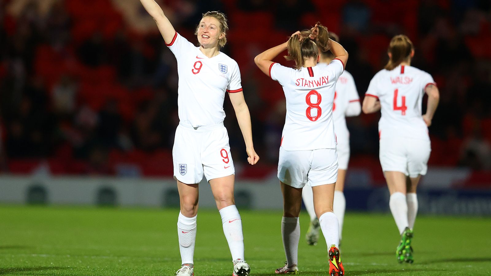 Elīna Vaita pārspēj Anglijas izlases rezultatīvāko spēlētāju Pasaules kausa kvalifikācijas spēlē pret Latviju |  futbola ziņas