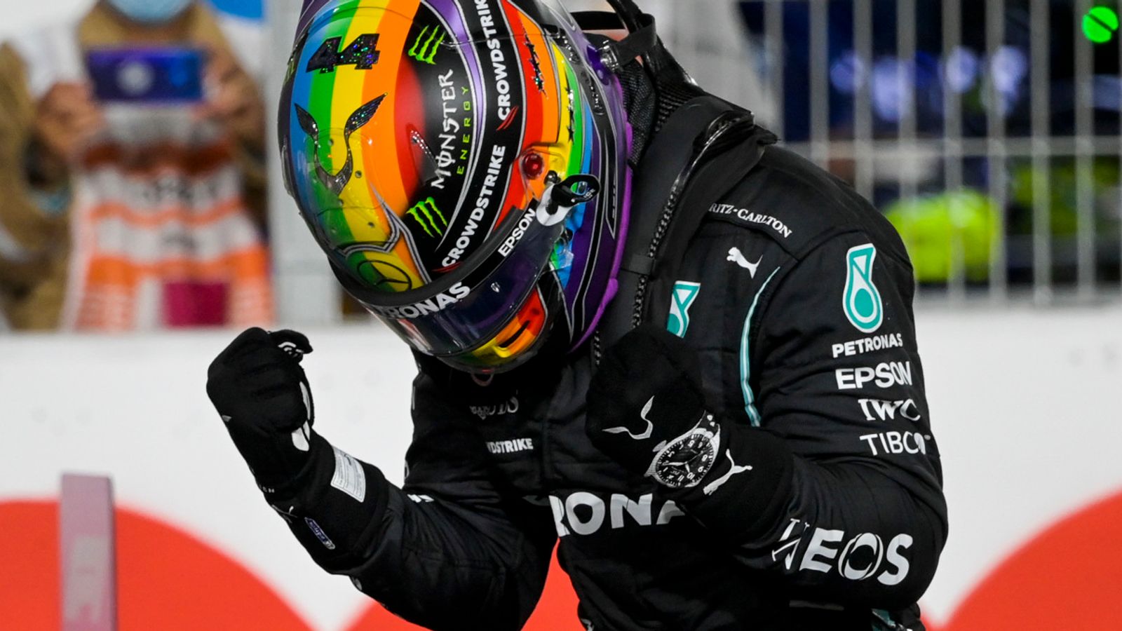 Qatar GP: Lewis Hamilton delivers 'special' F1 pole position lap to ...