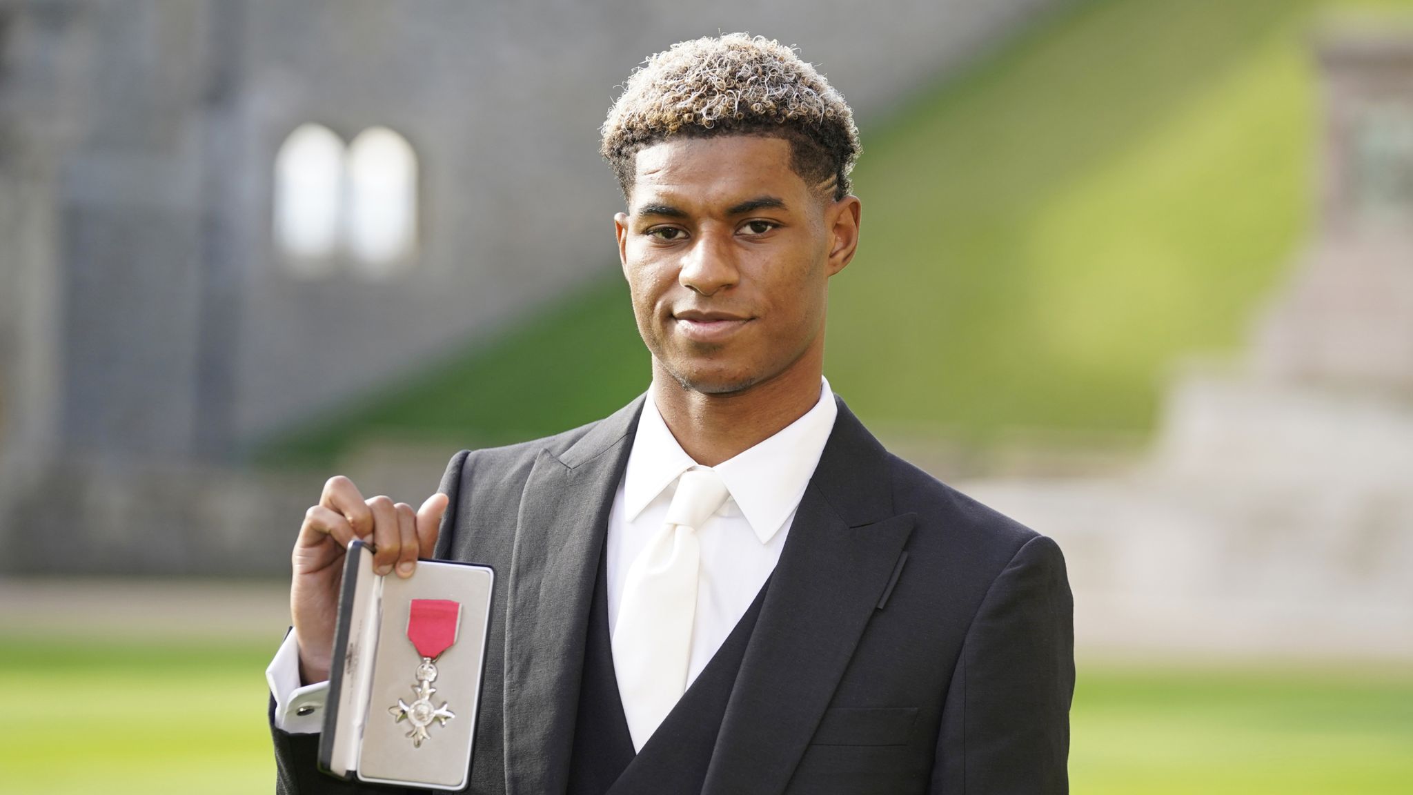 Marcus Rashford: Man Utd forward awarded MBE for campaign to end child ...