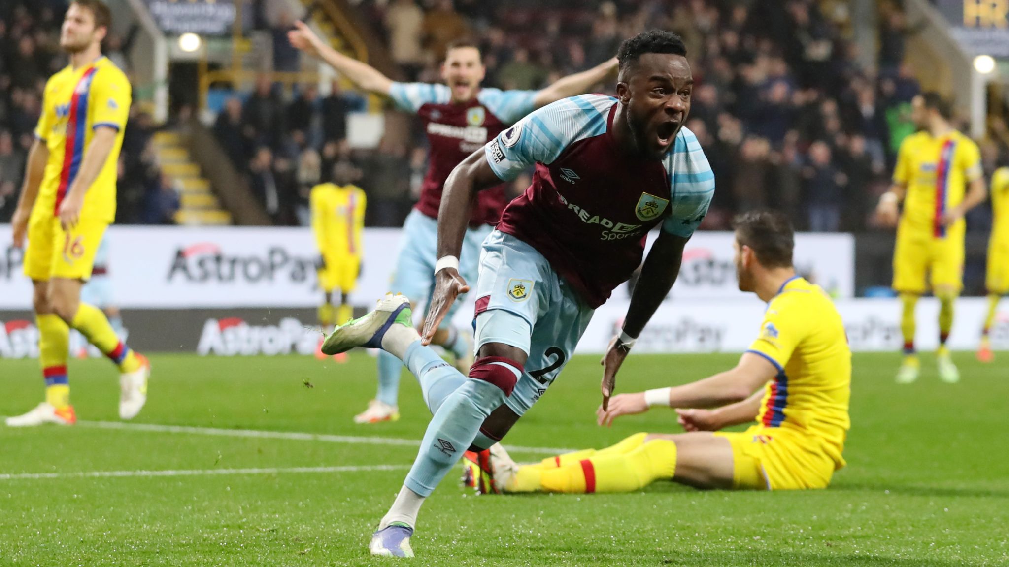 Burnley make Turf Moor their happy place again with first home goal and win  of season against Crystal Palace