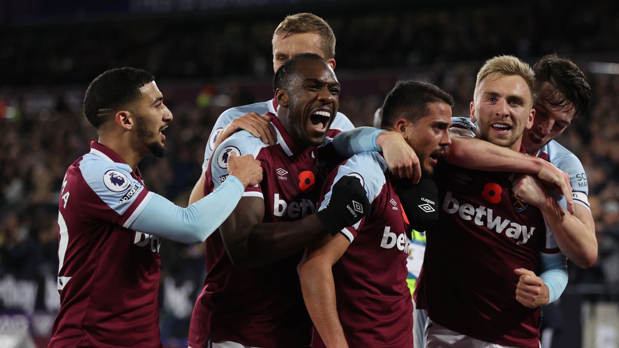 West Ham 3-2 Liverpool: Hammers move third with stunning win as Liverpool's  25-game unbeaten run ends | Football News | Sky Sports