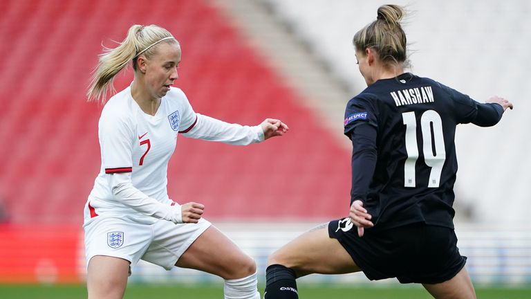 England&#39;s Beth Mead (left) and Austria&#39;s Verena Hanshaw battle for the battle for the ball