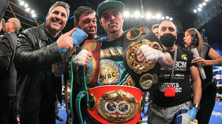 George Kambosos Jnr defeats Teofimo Lopez by split decision to turn into the new unified globe lightweight champion | Boxing News
