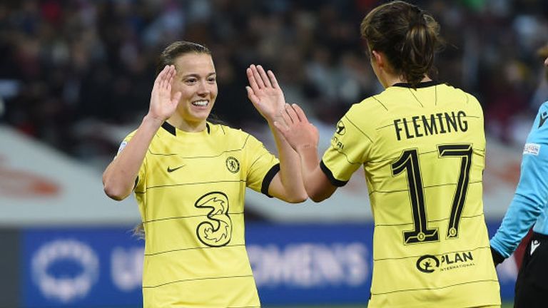 Fran Kirby a marqué deux fois pour Chelsea en première mi-temps