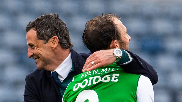 GLASGOW, SCOTLAND - MAY 08:  Hibs Manager Jack Ross with Christian Doidge at Full Time during a Scottish Cup semi-final match between Dundee United and Hibernian at Hampden Park, on May 08, 2021, in Glasgow, Scotland. (Photo by Ross Parker / SNS Group)