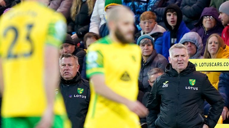 PA - Dean Smith with Teemu Pukki in foreground