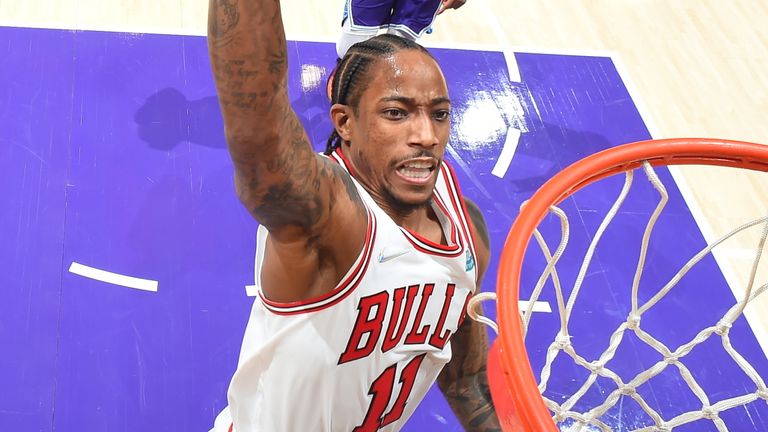 DeMar DeRozan rises high for the Bulls against the Lakers