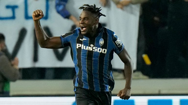 Atalanta's Duvan Zapata celebrates after scoring against Man Utd