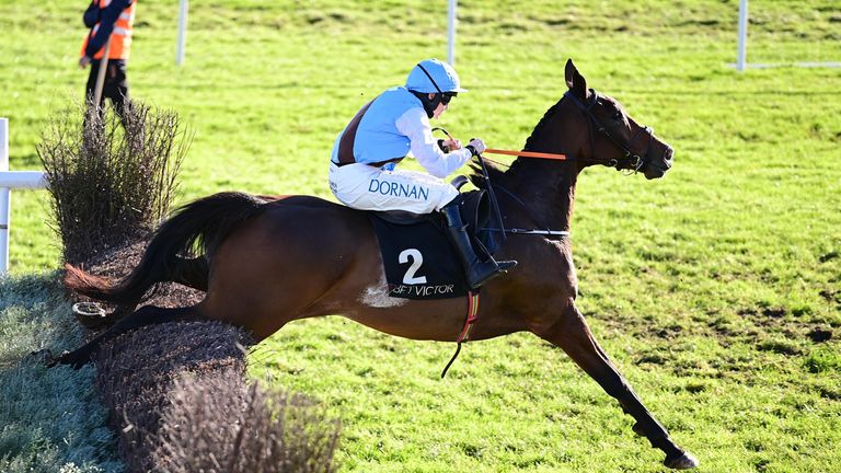 Eklat De Rire and Rachael Blackmore jumping to win for trainer Henry de Bromhead