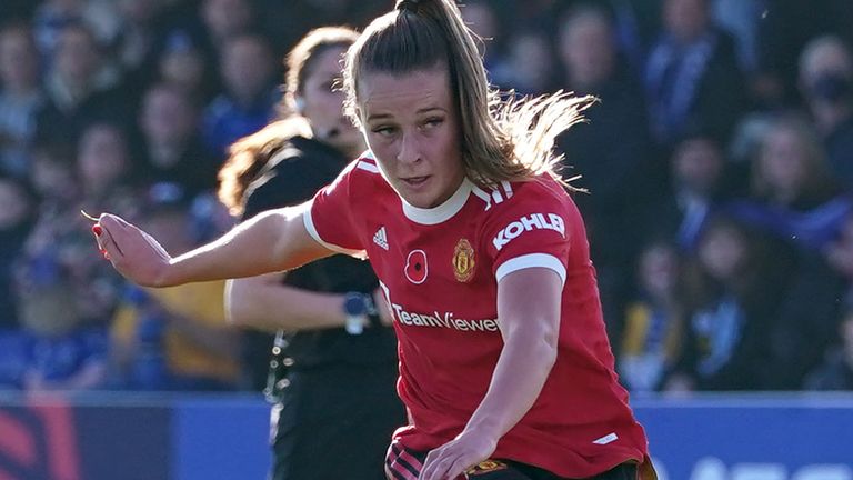 Manchester United&#39;s Ella Toone puts them ahead against Everton