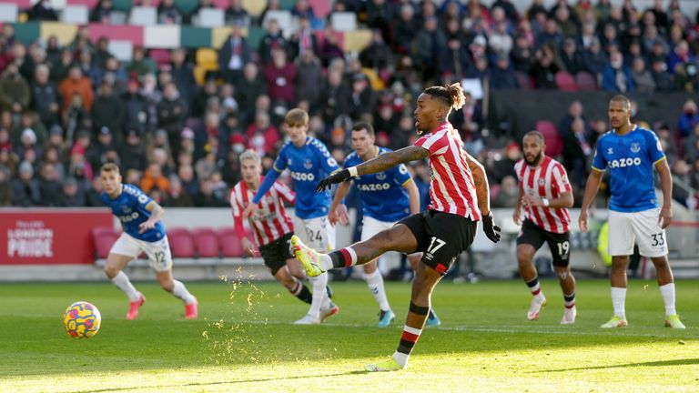 Ivan Toney keeps his cool to slot from 12 yards