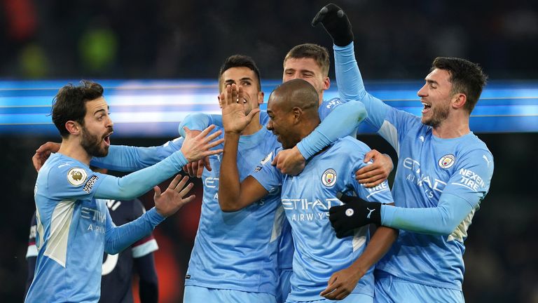 Manchester City&#39;s Fernandinho (second right) celebrates scoring their side&#39;s second goal of the game