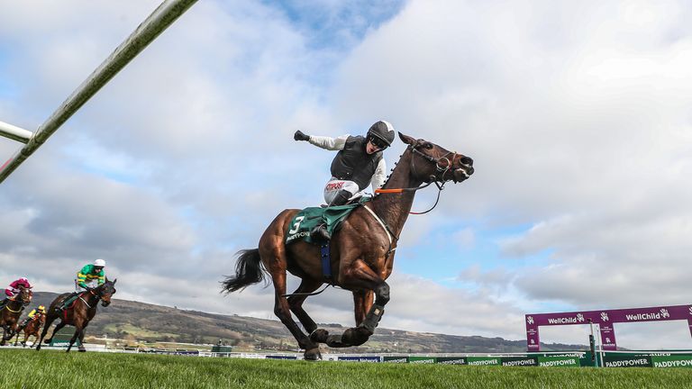 Flooring Porter wins the Stayers&#39; Hurdle for Danny Mullins