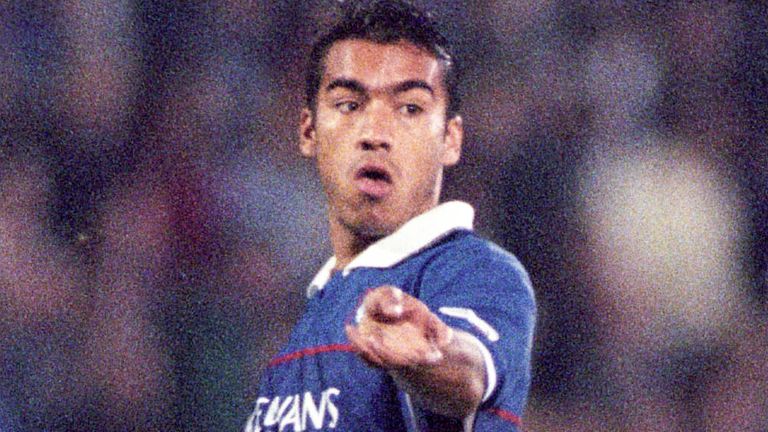 23/09/98 SPL.ABERDEEN v RANGERS (1-1).PITTODRIE - ABERDEEN.Giovanni Van Bronckhorst in action for Rangers