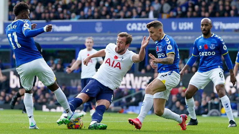 Harry Kane competes for possession with Everton&#39;s Demarai Gray and Lucas Digne (AP)
