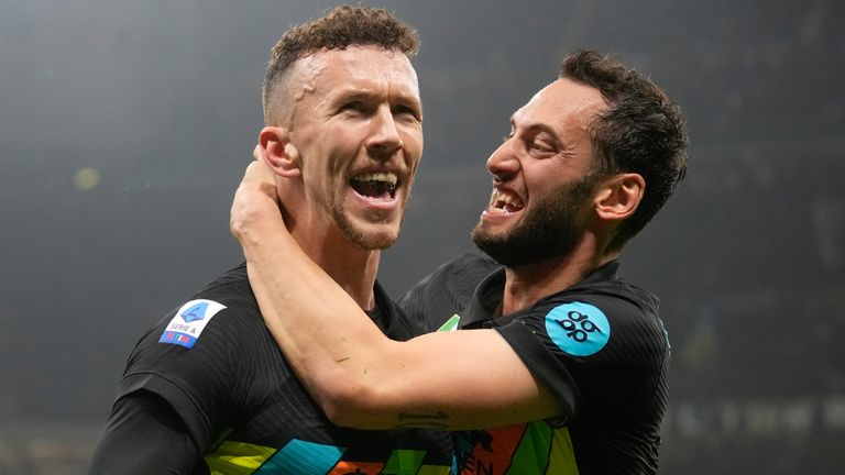 Veteran winger Ivan Perisic was among the scorers as Inter Milan ended Napoli&#39;s unbeaten start