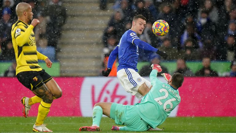 Jamie Vardy makes it 2-1 to Leicester