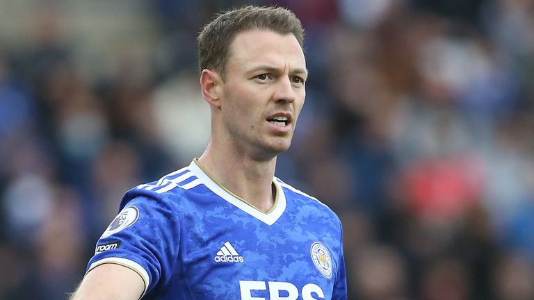 LEICESTER, ENGLAND - NOVEMBER 20:  Leicester City's Jonny Evans during the Premier League match between Leicester City and Chelsea at The King Power Stadium on November 20, 2021 in Leicester, England. (Photo by Stephen White - CameraSport via Getty Images)