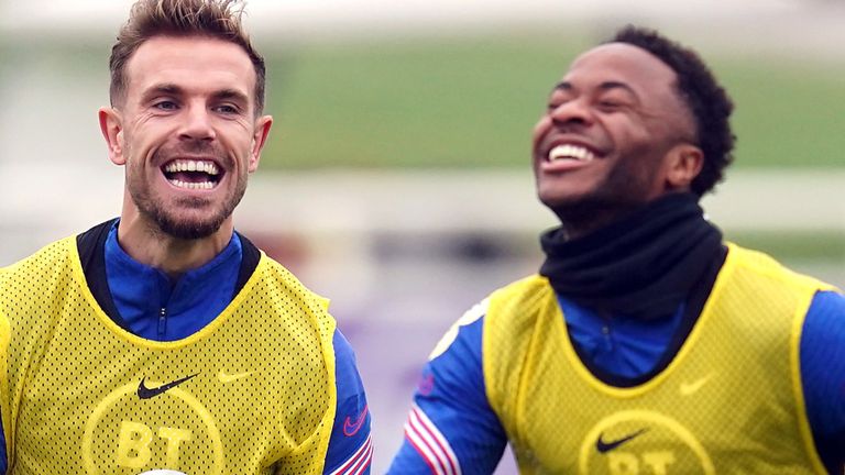 Le duo anglais Jordan Henderson et Raheem Sterling (PA)