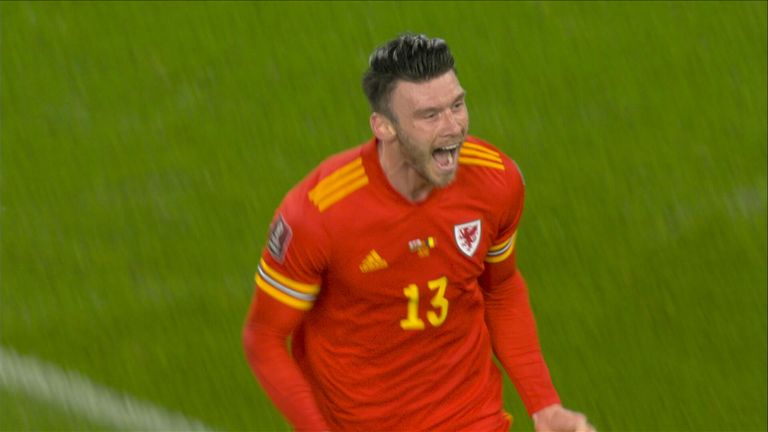 Kieffer Moore marque pour le Pays de Galles contre la Belgique