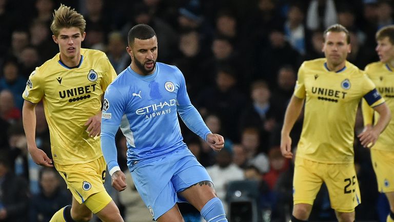 Kyle Walker controls the ball at the Etihad