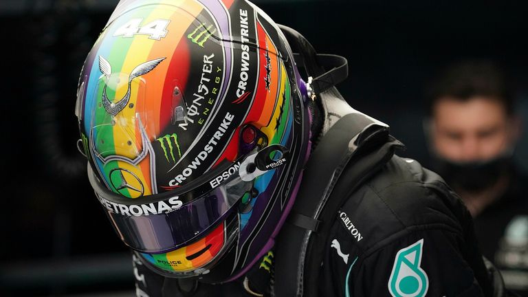 Lewis Hamilton at Losail International Circuit during qualifying for the Qatar Grand Prix (Hasan Bratic/picture-alliance/dpa/AP Images)