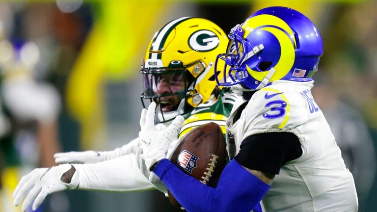 Los Angeles Rams&#39; Odell Beckham Jr. catches a touchdown pass in front of Green Bay Packers&#39; De&#39;Vondre Campbell during the second half of an NFL football game Sunday, Nov. 28, 2021, in Green Bay, Wis. (AP Photo/Matt Ludtke)