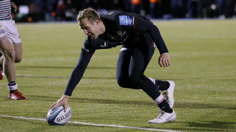 Max Malins finishes for Saracens' third try