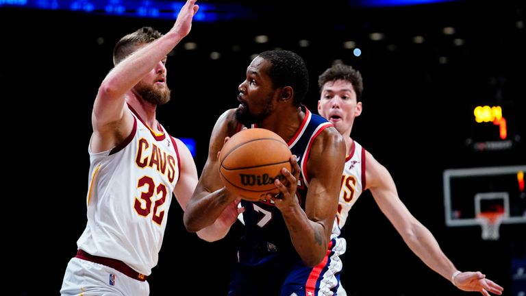 Cleveland Cavaliers&#39; Dean Wade (32) defends Brooklyn Nets&#39; Kevin Durant (7) during the second half of an NBA basketball game Wednesday, Nov. 17, 2021 in New York. The Nets won 109-99.