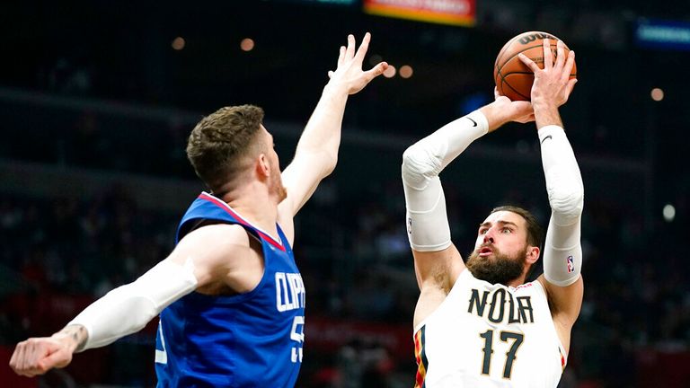 New Orleans Pelicans center Jonas Valanciunas, right, shoots as Los Angeles Clippers center Isaiah Hartenstein defends during the second half of an NBA basketball game Monday, Nov. 29, 2021, in Los Angeles. (AP Photo/Mark J. Terrill)