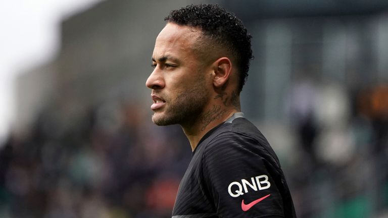 Neymar era fuori dal campo e sarà fuori per i prossimi due mesi