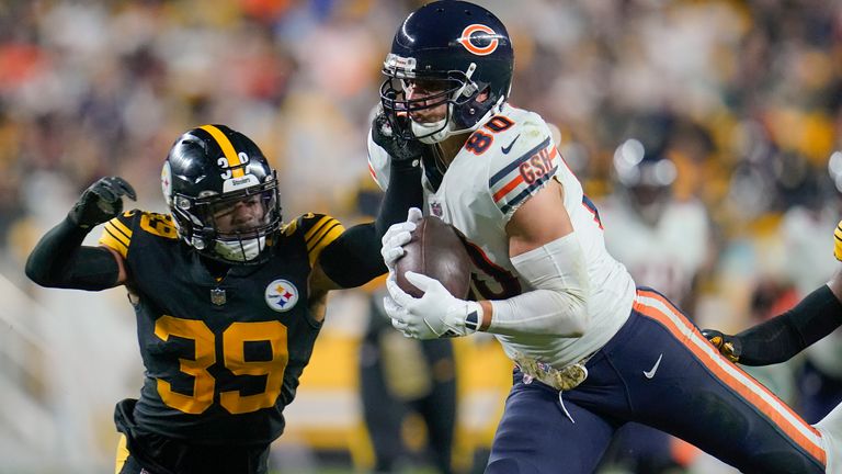 Chicago Bears tight end Jimmy Graham (80) makes a catch in front of Pittsburgh Steelers free safety Minkah Fitzpatrick (39) during the second half of an NFL football game, Monday, Nov. 8, 2021, in Pittsburgh. 