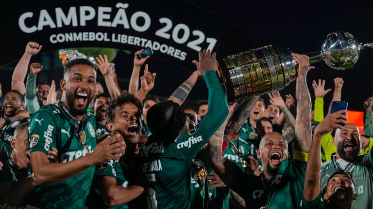 Palmeiras celebrate with the trophy after beating Flamengo 2-1 in the Copa Libertadores final