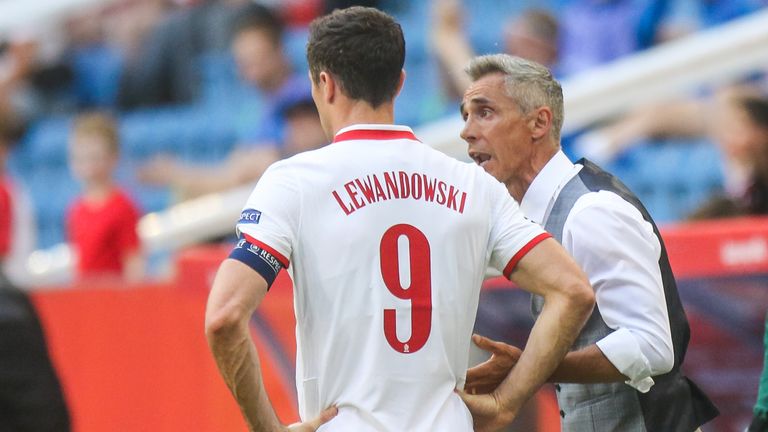 Poland coach Paulo Sousa in conversation with star striker Robert Lewandowski