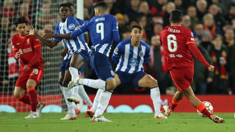 O gol surpreendente de Thiago deu ao Liverpool a vantagem no início do segundo tempo