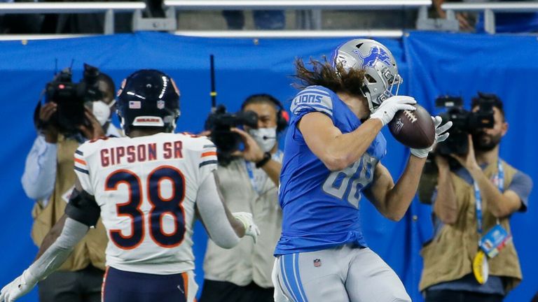 Detroit Lions tight end T.J. Hockenson (88) catches a 17-yard pass for a touchdown during the second half of an NFL football game against the Chicago Bears,