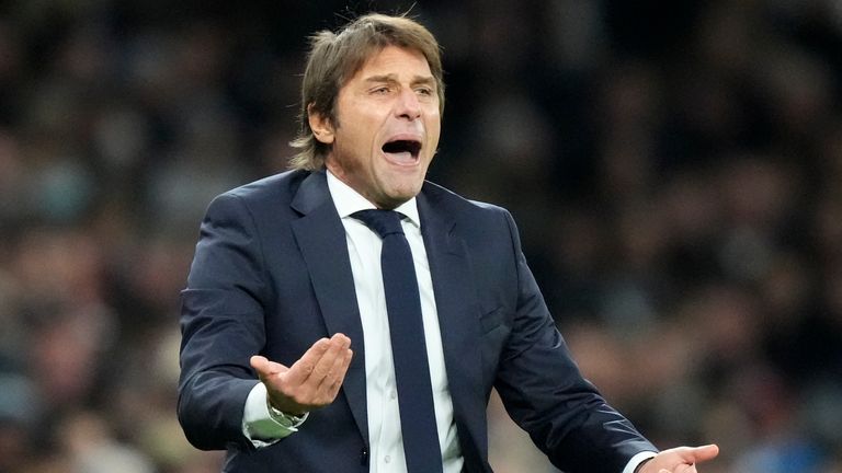 Conte abbaia istruzioni sui suoi nuovi giocatori