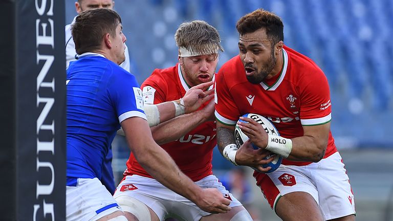 Uilisi Halaholo makes his first start this autumn for Wales