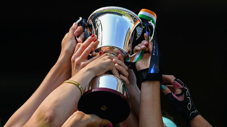 2 August 2019; Twin Cities, USGAA, players celebrate with the cup after beating The Warriors, USGAA, in the Renault GAA World Games Camogie Native Cup Final during the Renault GAA World Games 2019 Day 5 - Cup Finals at Croke Park in Dublin. Photo by Piaras .. M..dheach/Sportsfile 