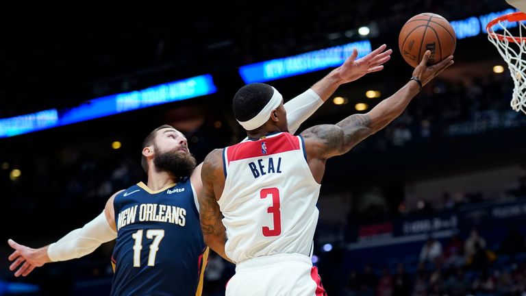 Washington Wizards guard Bradley Beal goes to the basket against New Orleans Pelicans center Jonas Valanciunas