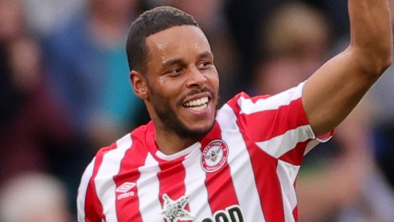 BRENTFORD, ENGLAND - OCTOBER 24: Mathias Zanka Jørgensen of Brentford celebrates after scoring to make it 1-1 during the Premier League match between Brentford and Leicester City at Brentford Community Stadium on October 24, 2021 in Brentford, England. (Photo by Plumb Images/Leicester City FC via Getty Images)