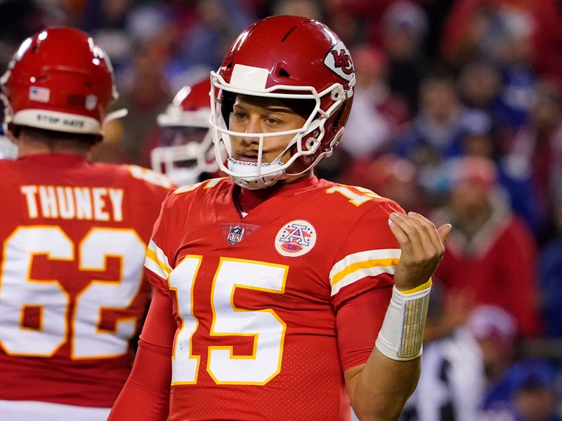 What's happening with Patrick Mahomes and the Kansas City Chiefs? Are  critics overreacting to their struggles on offense?, NFL News