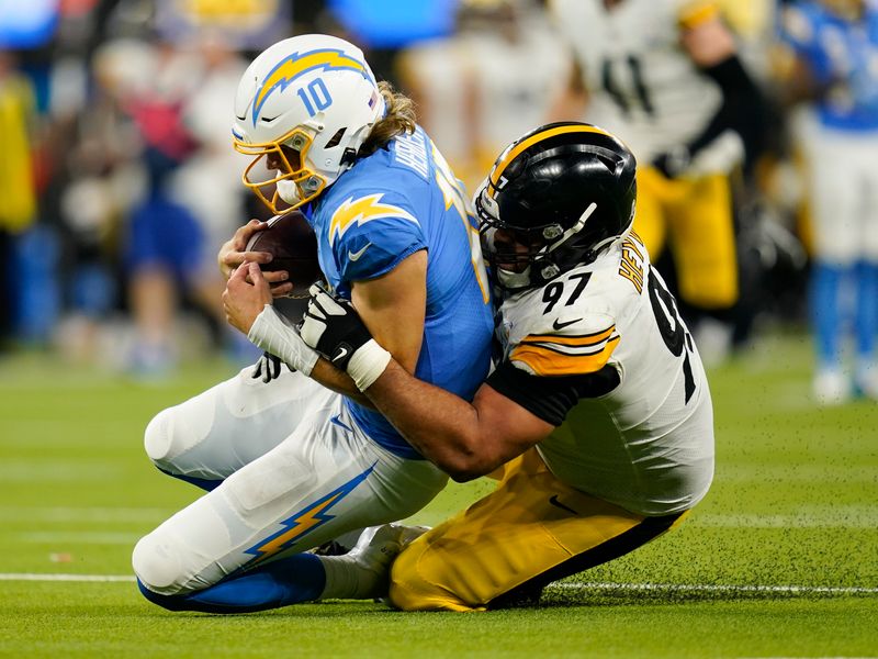 Herbert throws for 382 yards, Chargers hold off Steelers